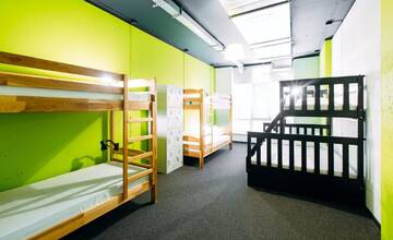 Кровать в общем 6-местном номере для мужчин и женщин в  Happy Hostel Kiev